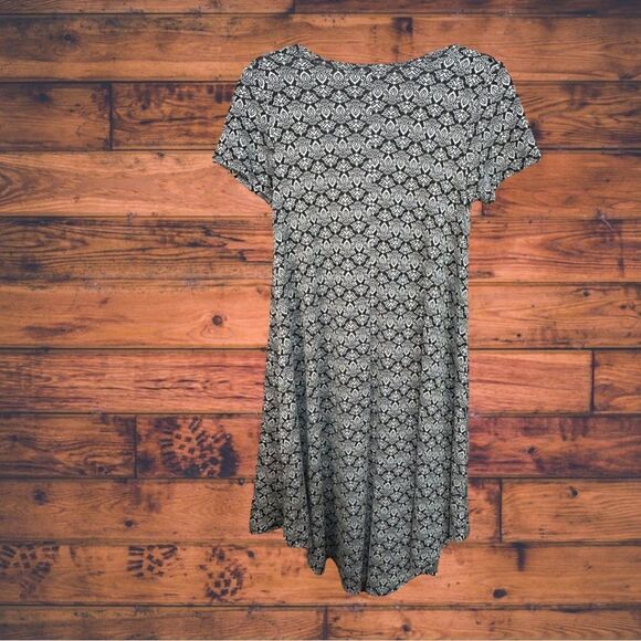 5 for $25🔥LuLaRoe Black & White Paisley Knit Short Sleeve Dress XXS - Picture 2 of 6